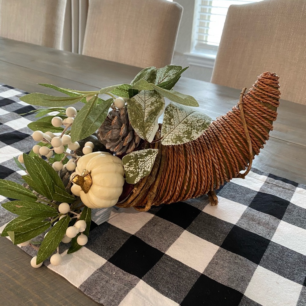 Fall farmhouse cornucopia